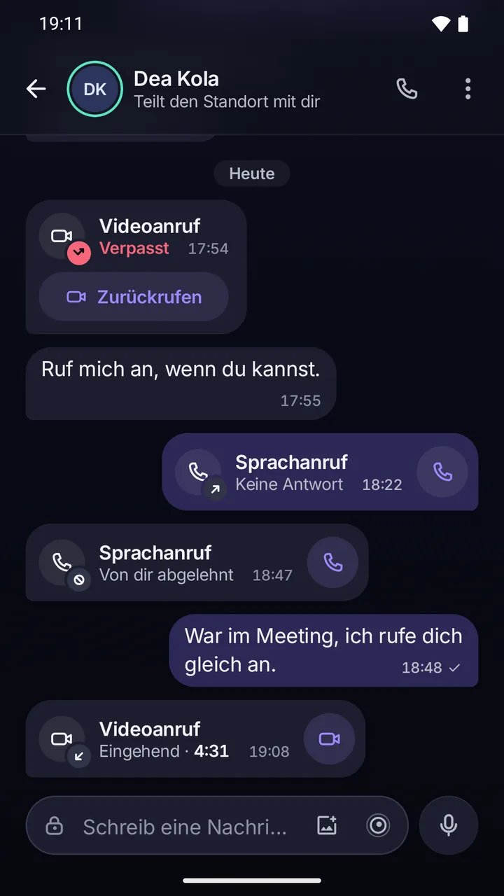 Chat mit Dea Kola: Anrufe erscheinen als Zeilen im Chat, darunter ein verpasster Anruf mit Rückruf.