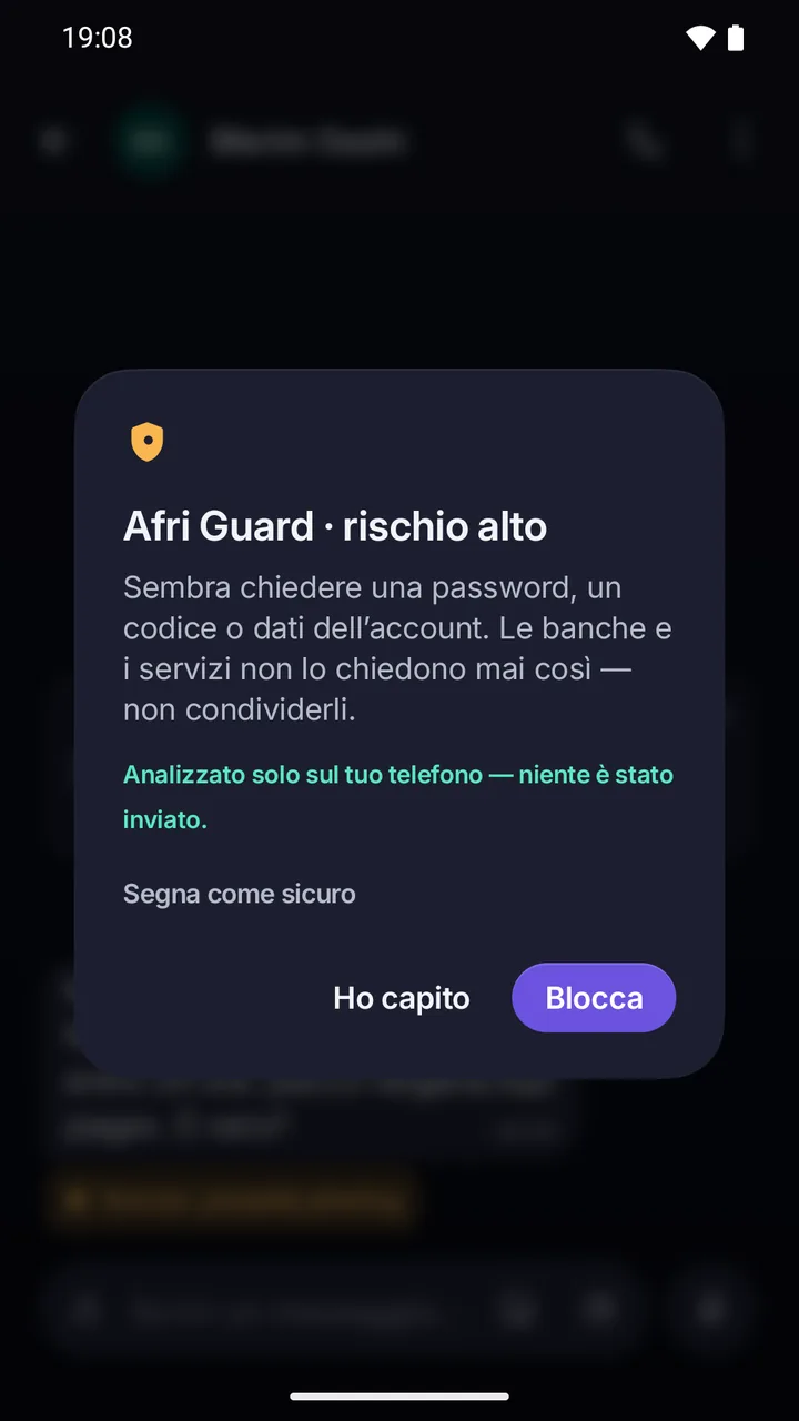 Avviso di Afri Guard, rischio alto: il messaggio chiede password, codice o dati dell’account; analizzato solo sul telefono; pulsante Blocca.