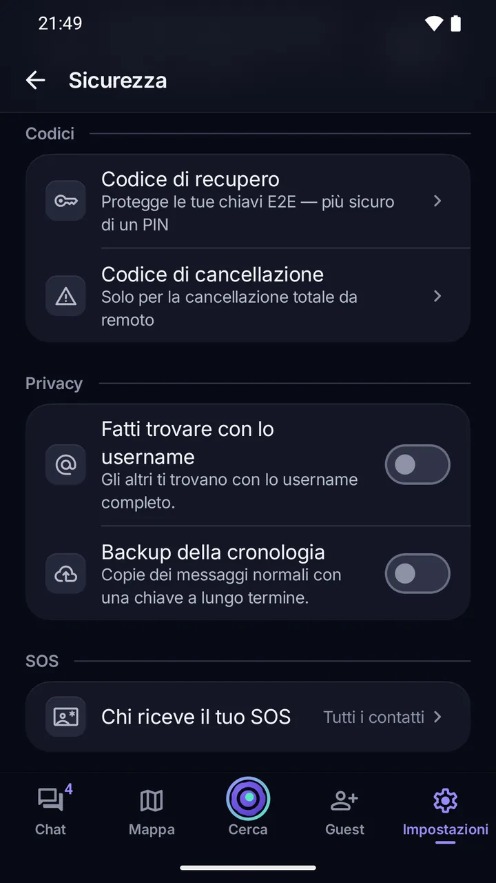 Impostazioni › Sicurezza: Codice di recupero e Codice di cancellazione; ricerca tramite username e Backup della cronologia, entrambi disattivati; chi riceve il tuo SOS.