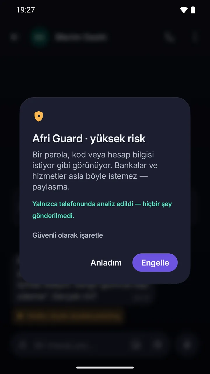Afri Guard yüksek risk uyarısı: mesaj şifre, kod ya da hesap bilgisi istiyor; yalnızca telefonda analiz edildi; Engelle düğmesi.