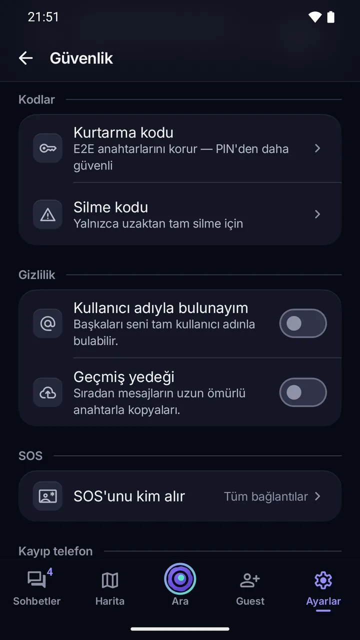 Ayarlar › Güvenlik: Kurtarma kodu ve Silme kodu; kullanıcı adıyla bulunma ve Geçmiş yedeği, ikisi de kapalı; SOS’u kimin alacağı.